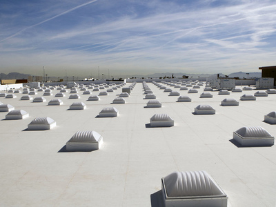 Green and cool roofs provide relief for hot cities, but should be sited carefully